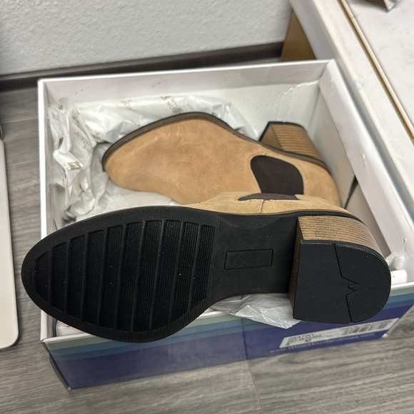 White Mountain Destiny Chelsea Chestnut Ankle Boots - Picture 3 of 6